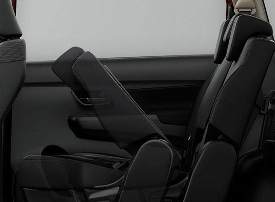 Suzuki XL7 sliding second row seats